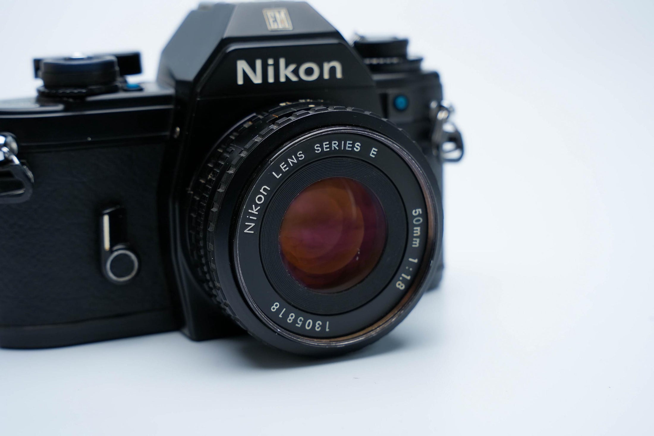 Nikon EM –  Nikon Series E 50mm f/1.8 + Gratis Kodak Gold 35mm Film