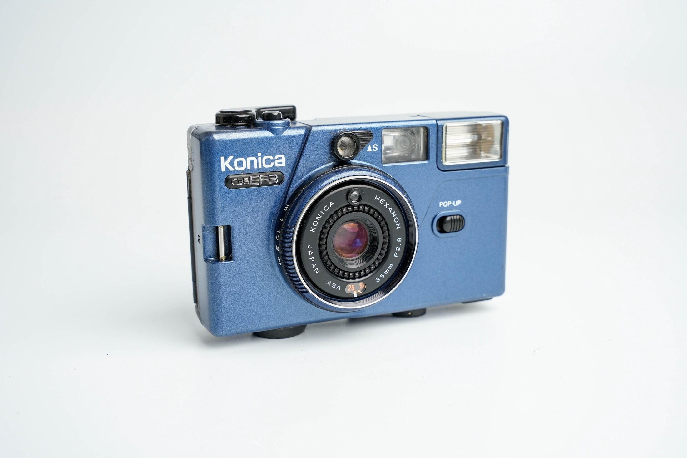 Konica C35 EF3 – Compacte 35mm Point & Shoot met Lichtsterke Hexanon 35mm f/2.8