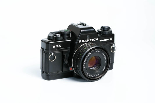 Praktica BCA + Prakticar 50mm f/2.4 + gratis 35mm film – Elektronische vintage SLR