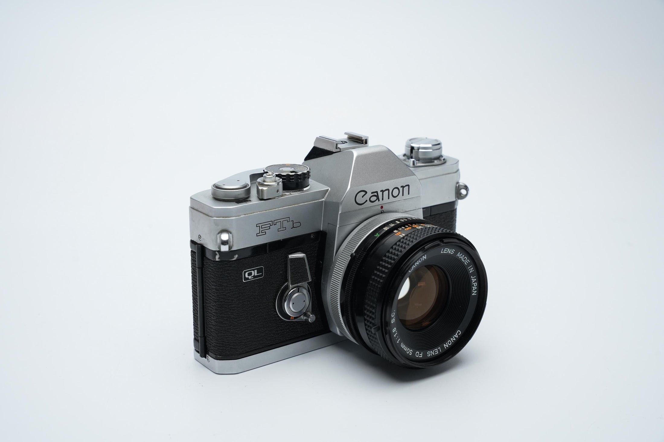 Canon FTb QL 35mm Spiegelreflexcamera met 50mm f/1.8 Lens – Compleet in Originele Doos