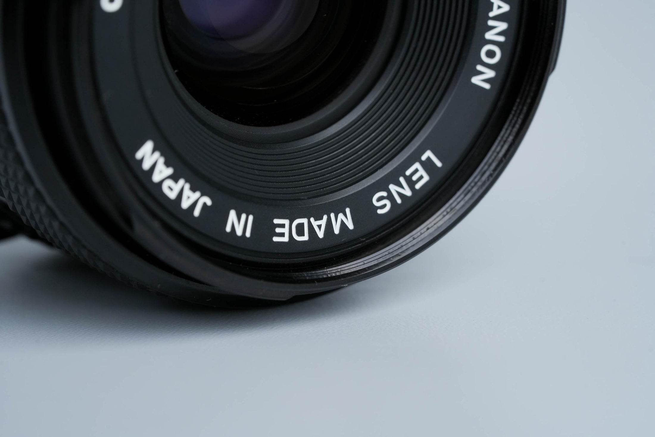 Canon FD 28mm f/2.8 Groothoeklens – Compact, Scherp en Perfect voor Straatfotografie