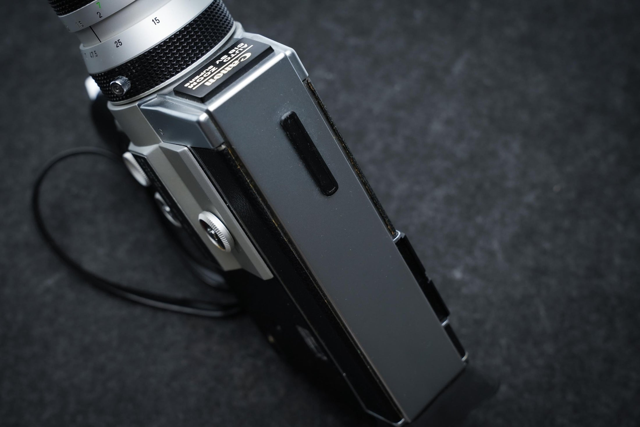 Canon Auto Zoom 518 SV Super 8 Camera uit 1971 – Zilver met zwart - ideaal voor filmkunstenaars, retrovideografen en verzamelaars