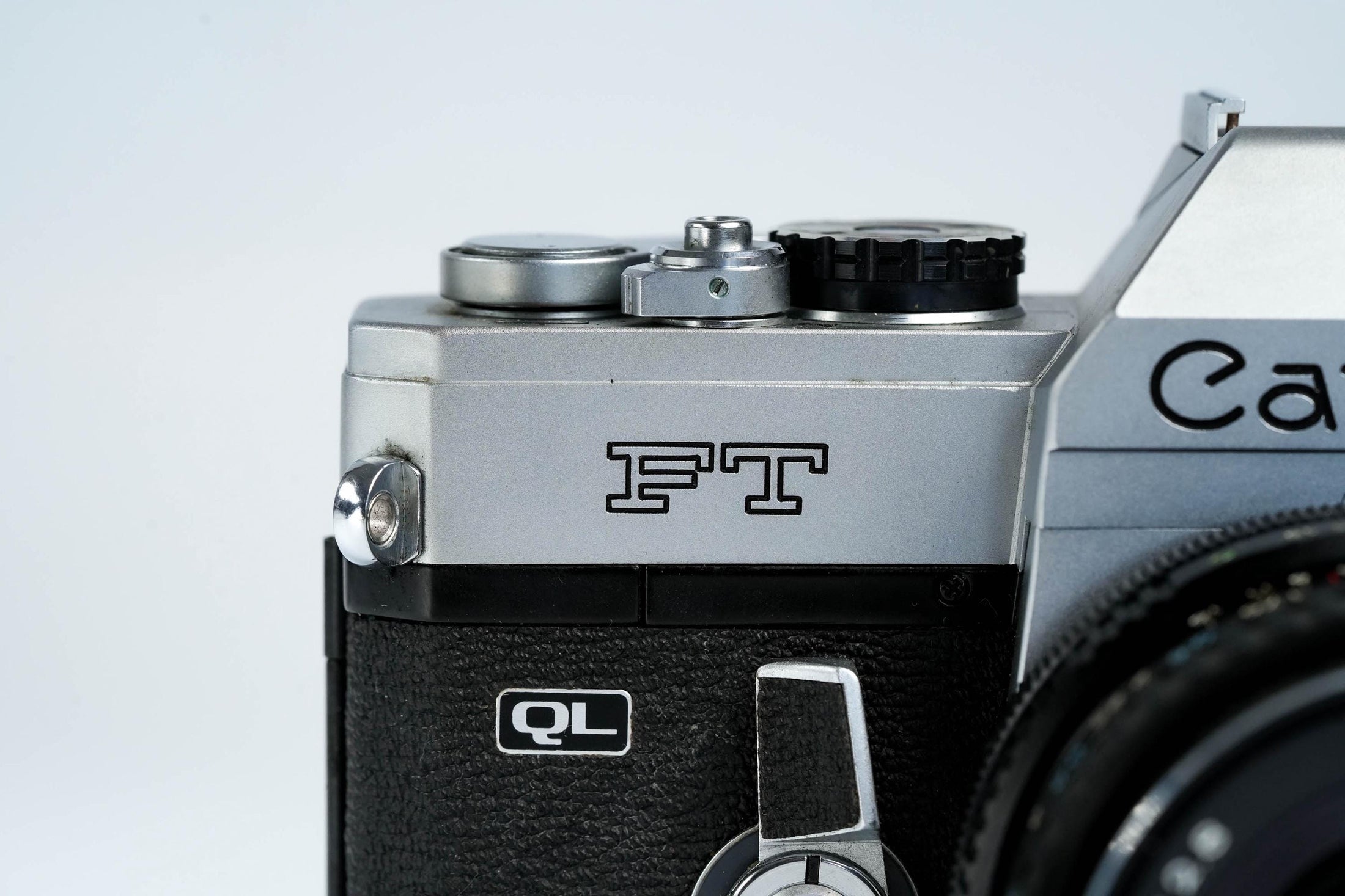 Canon FT QL + Tokina RMC 28mm f/2.8 – Volledig werkend + gratis 35mm film