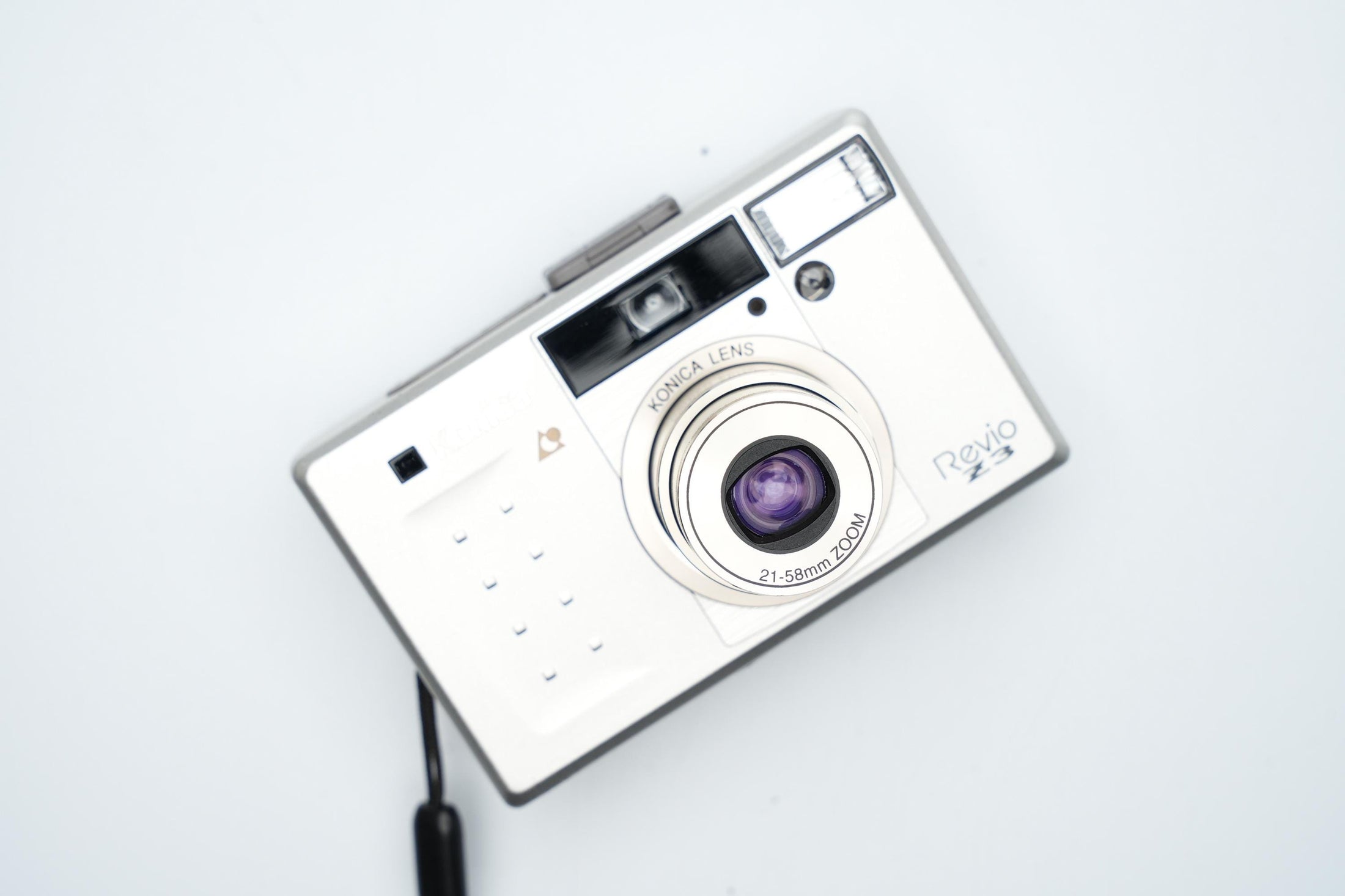 Konica Revio Z3 Compacte APS-Camera – Elegantie en Innovatie in Analoge Fotografie