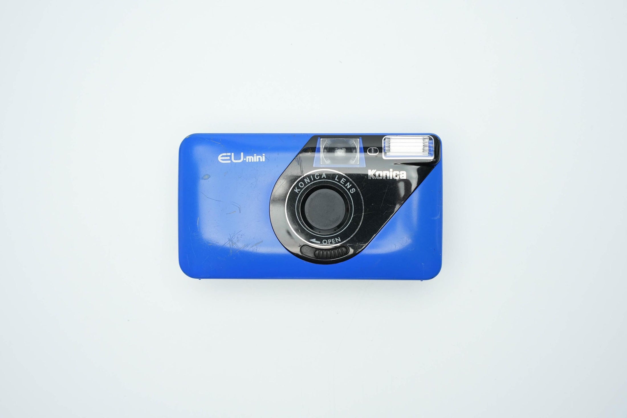 Konica EU-Mini - Compacte 35mm Point-and-Shoot Camera in Iconisch Blauw