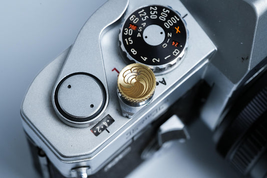 Wave Design Gelaserde Messing Ontspanknop voor Vintage en Moderne Camera’s