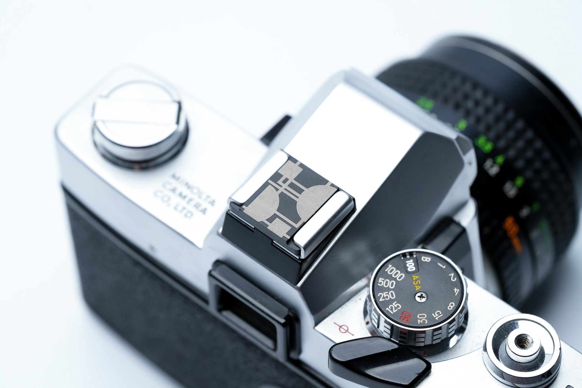 Bauhaus flitsschoendeksel – gelaserd aluminium – zwart gecoat – abstract blokkenpatroon