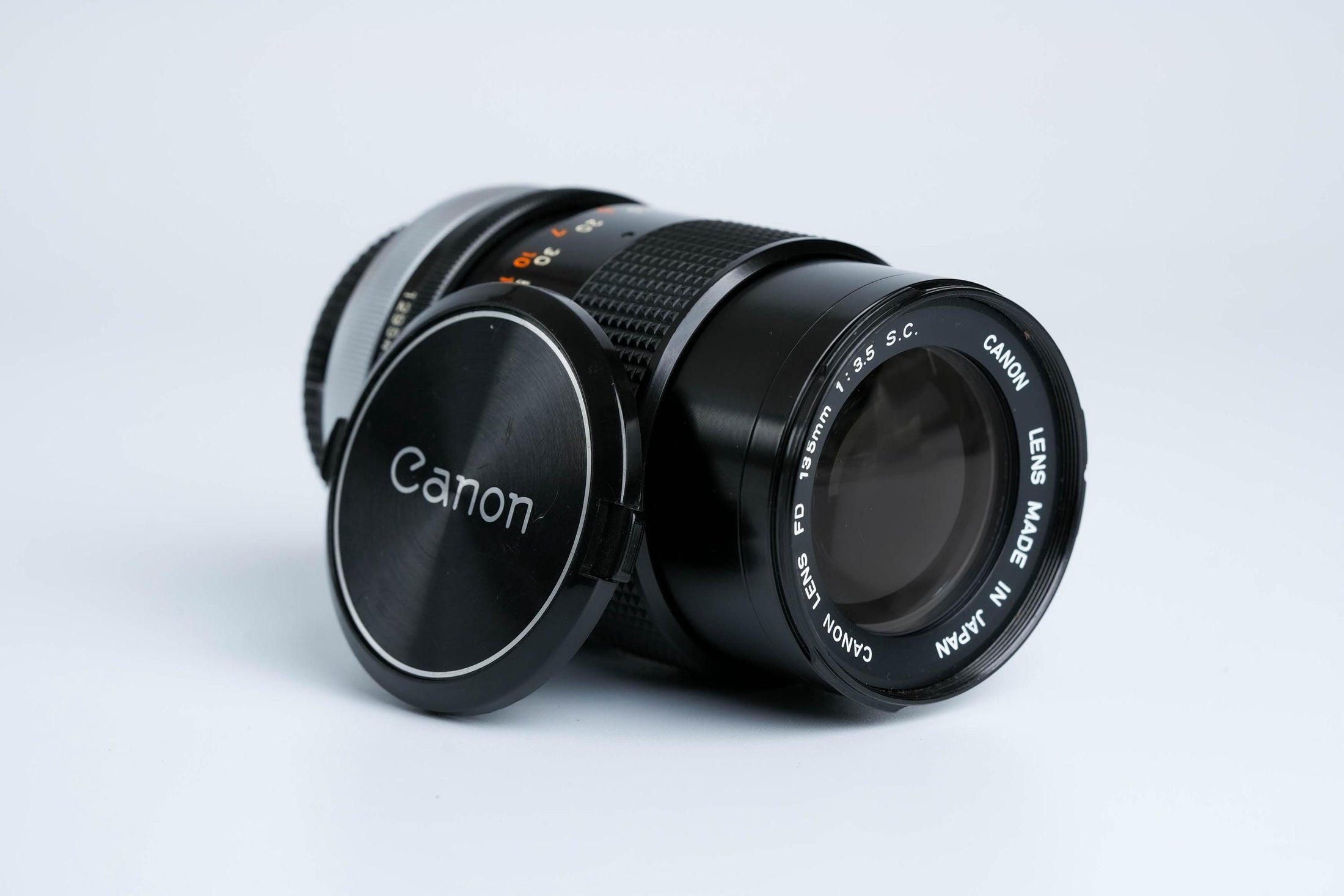 Canon FD 135mm f/3.5 S.C. Telelens – Klassieke Portretspecialist met Schitterende Bokeh