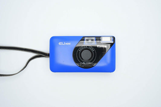 Konica EU-mini Point-and-Shoot Camera in Iconisch Blauw – Compact en Vintage Cool