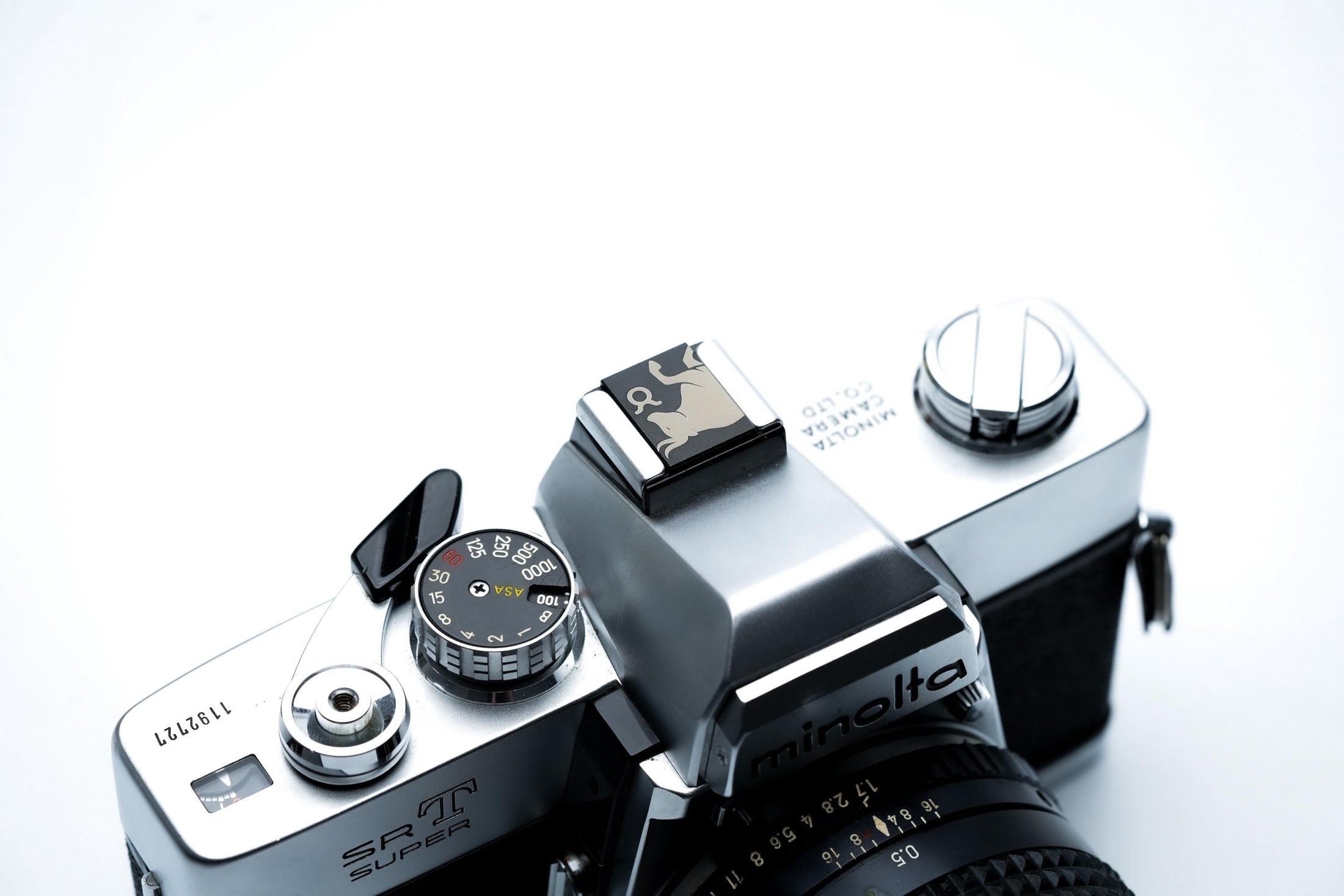 Hotshoe cover Stier sterrenbeeld – Taurus symbool & stier gravure – zwart aluminium camera accessoire voor Fujifilm X100VI, Sony, Nikon by Unseend