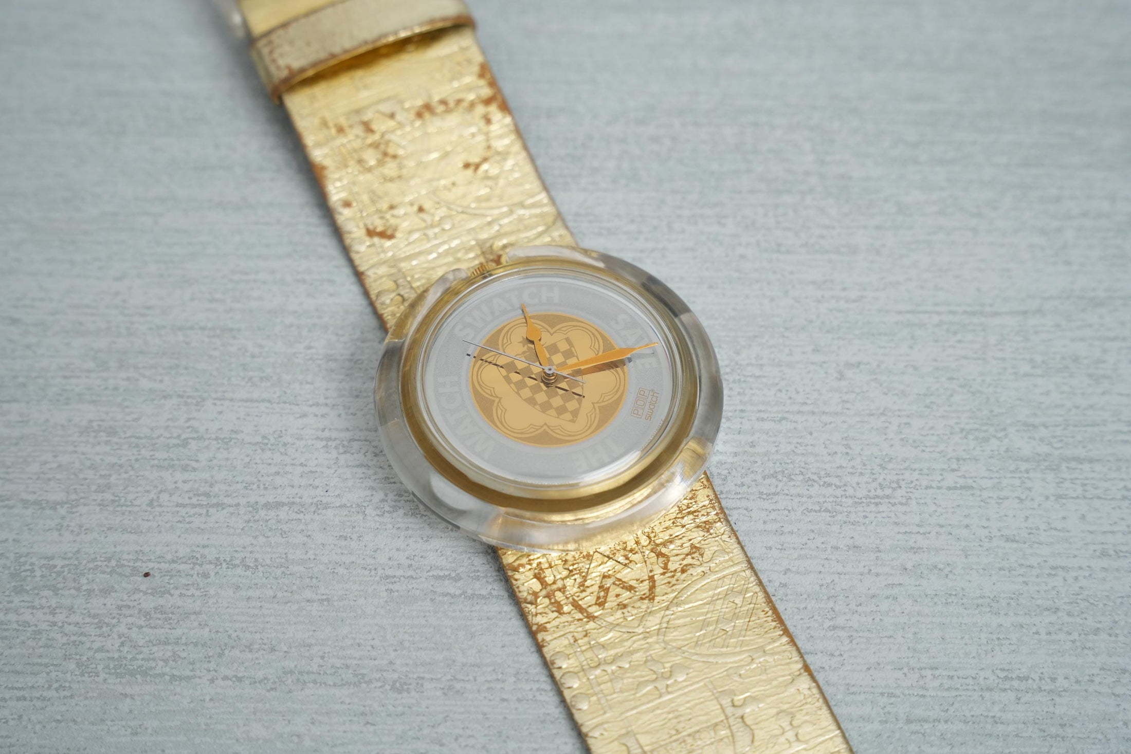 Vintage Pop Swatch "Guinevere" PWK169 – Uniek Gouden Design uit 1992