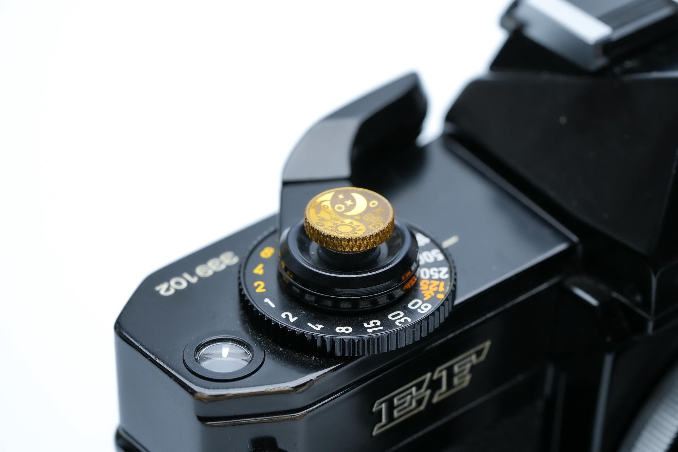 Soleluna ontspanknop Yin Yang – messing goudkleurig – zon en maan gravure voor Fujifilm X100VI, Sony, Nikon, Leica & analoge camera’s