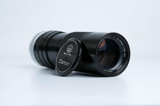 Canon FD 100-200mm f/5.6 S.C. Telezoom – Vintage Klassieker met Montreal 1976 Lenskap