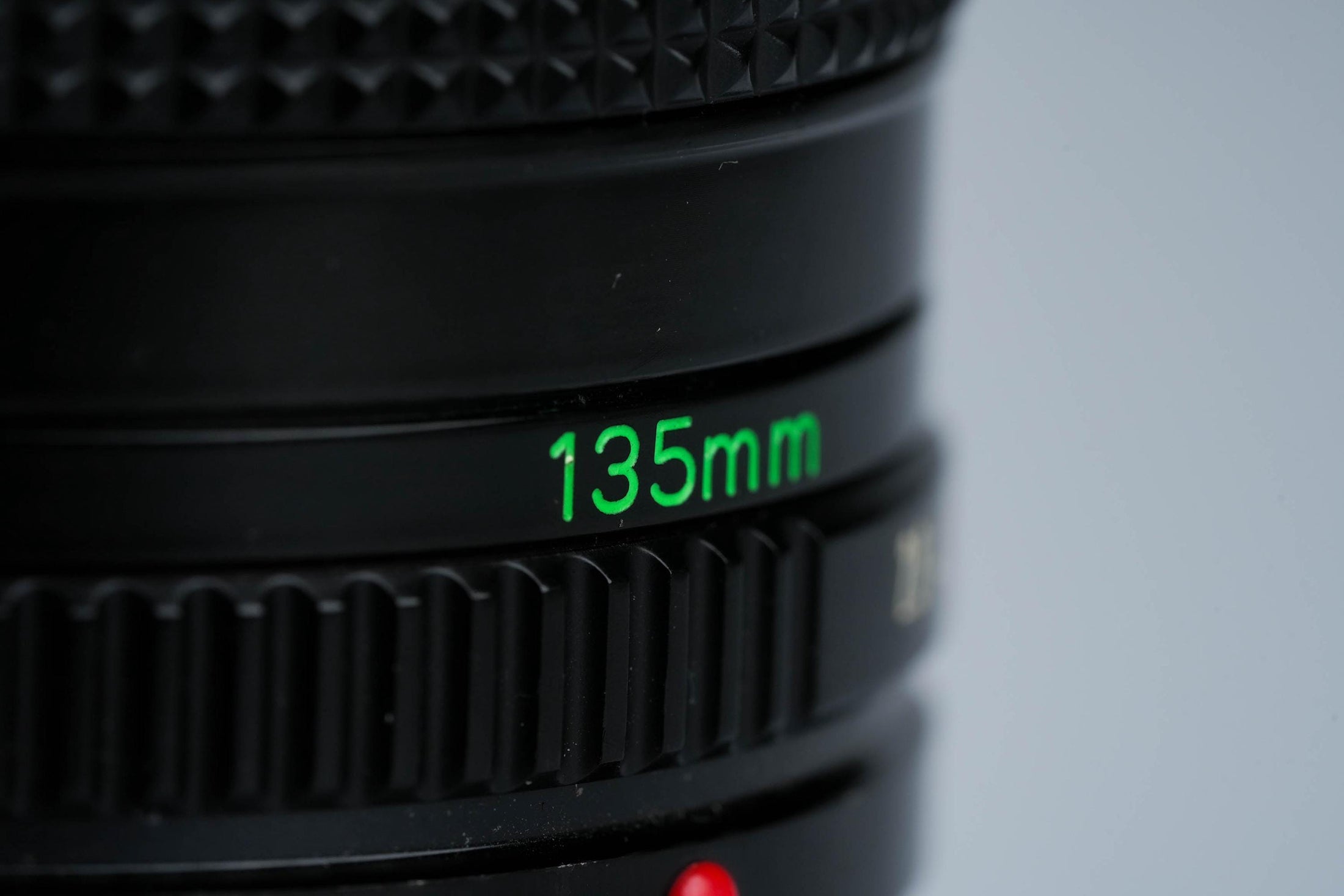 Canon FD 135mm f/2.8 Telelens – Krachtige Portretlens met Prachtige Bokeh