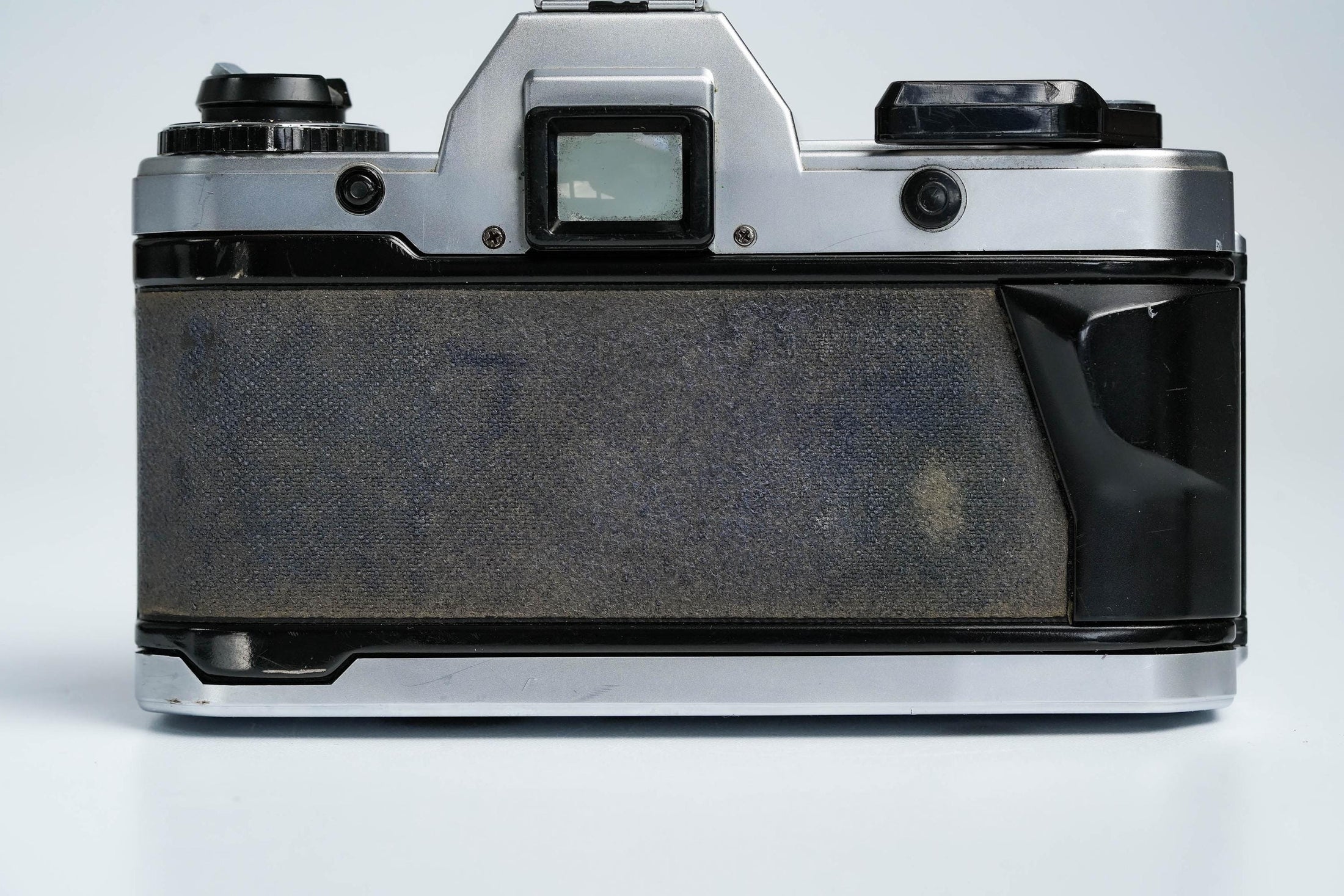 Yashica FX-70 Quartz + Yashica 50mm f/2 + Gratis Kodak Gold – Vintage 35mm SLR | Volledig werkend
