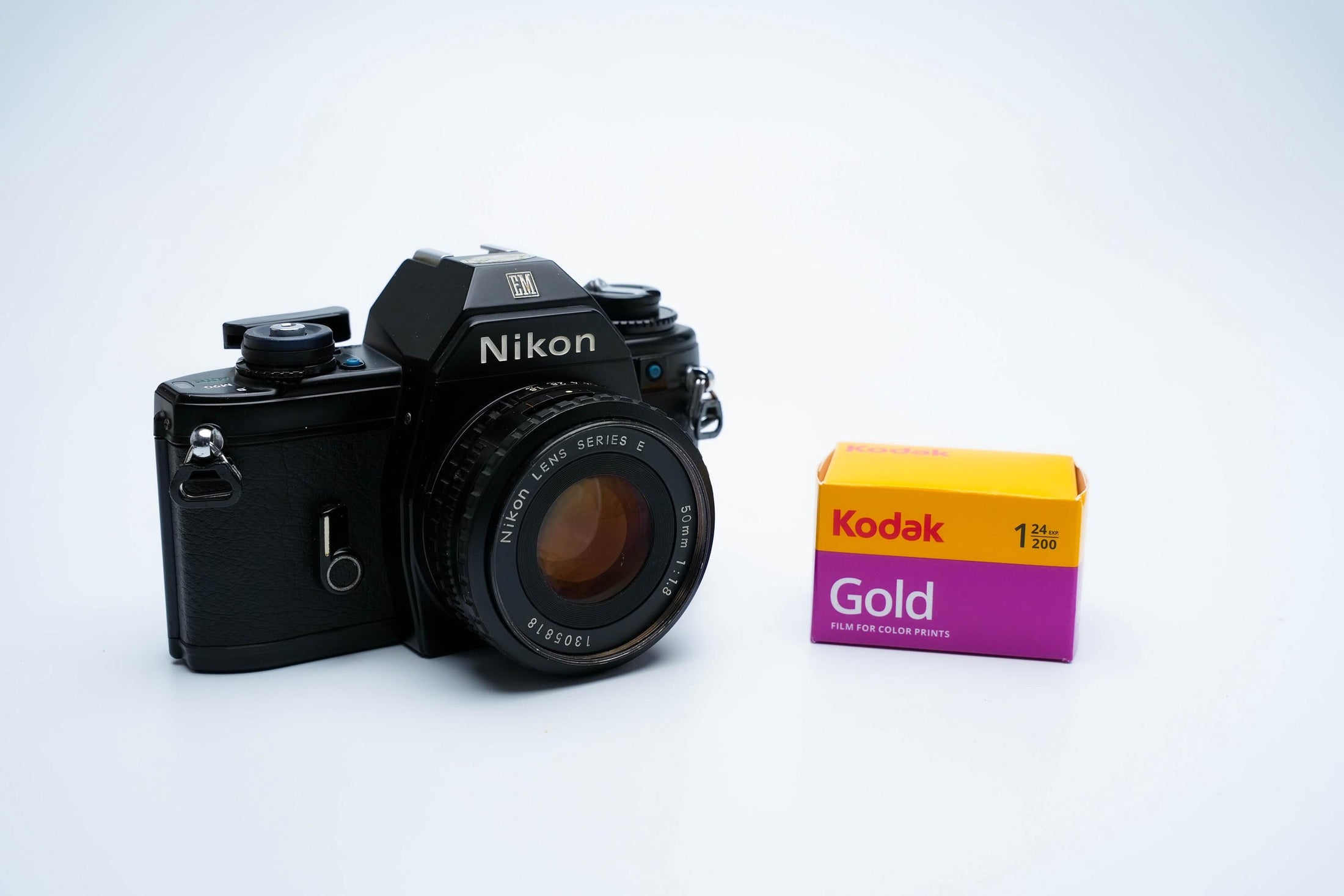 Nikon EM –  Nikon Series E 50mm f/1.8 + Gratis Kodak Gold 35mm Film