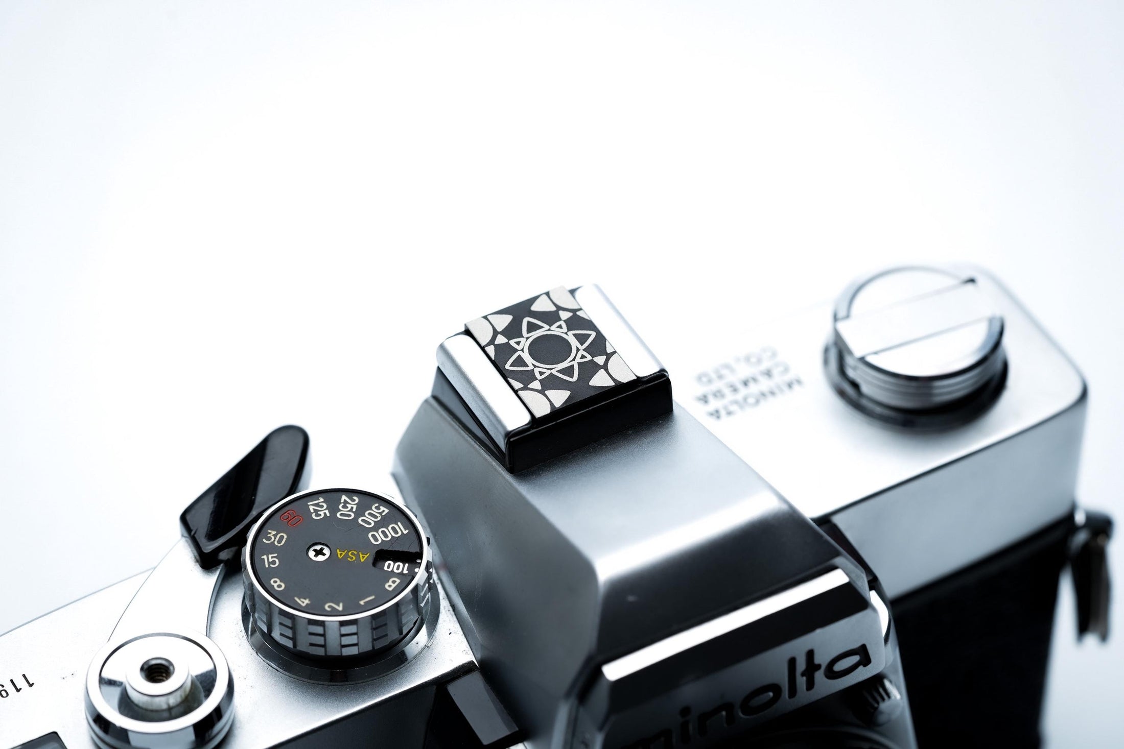 Hotshoe cover Hawaii zon – zwart aluminium sierkap – voor Fujifilm X100VI, analoge en digitale camera’s