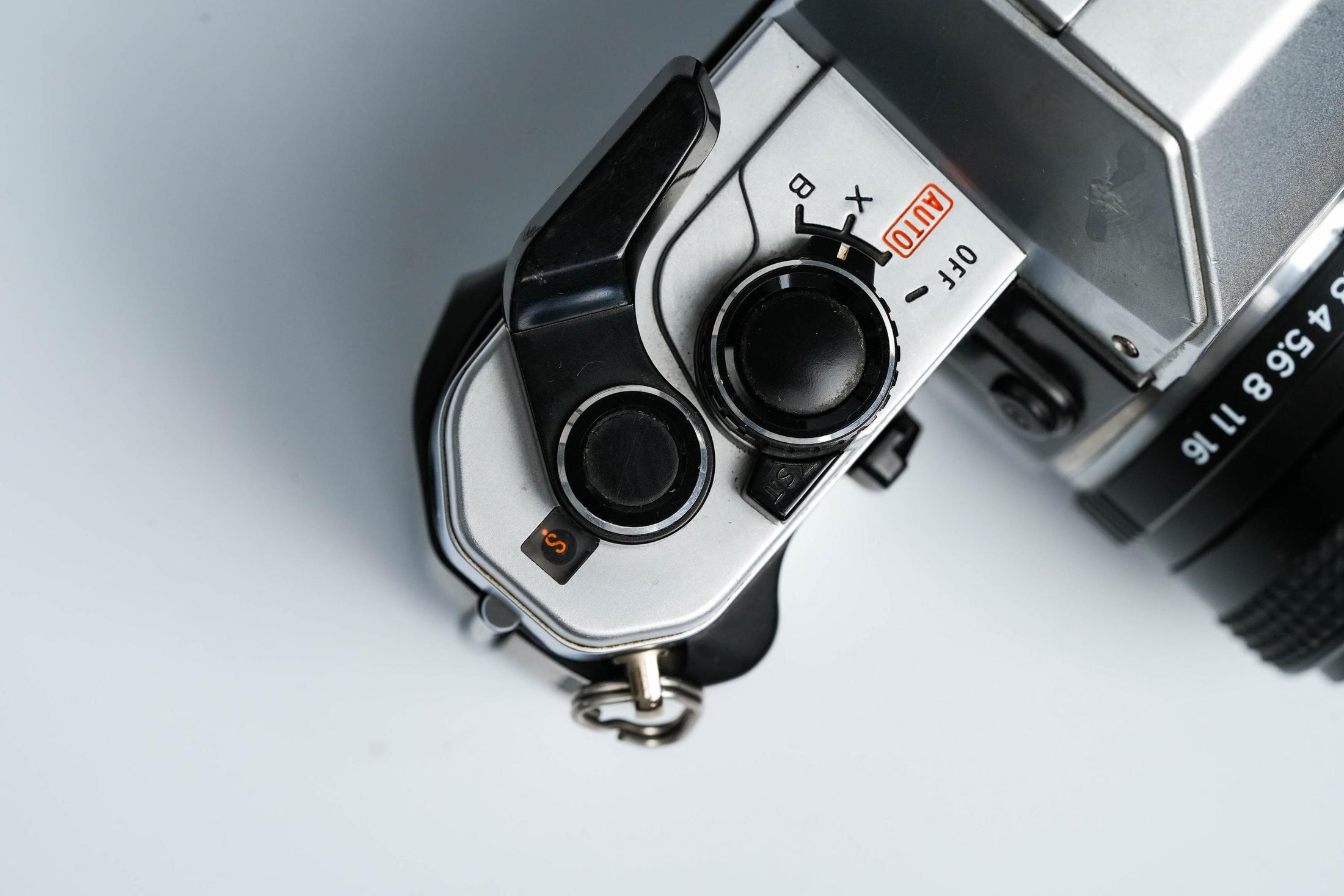 Yashica FX-70 Quartz + Yashica 50mm f/2 + Gratis Kodak Gold – Vintage 35mm SLR | Volledig werkend