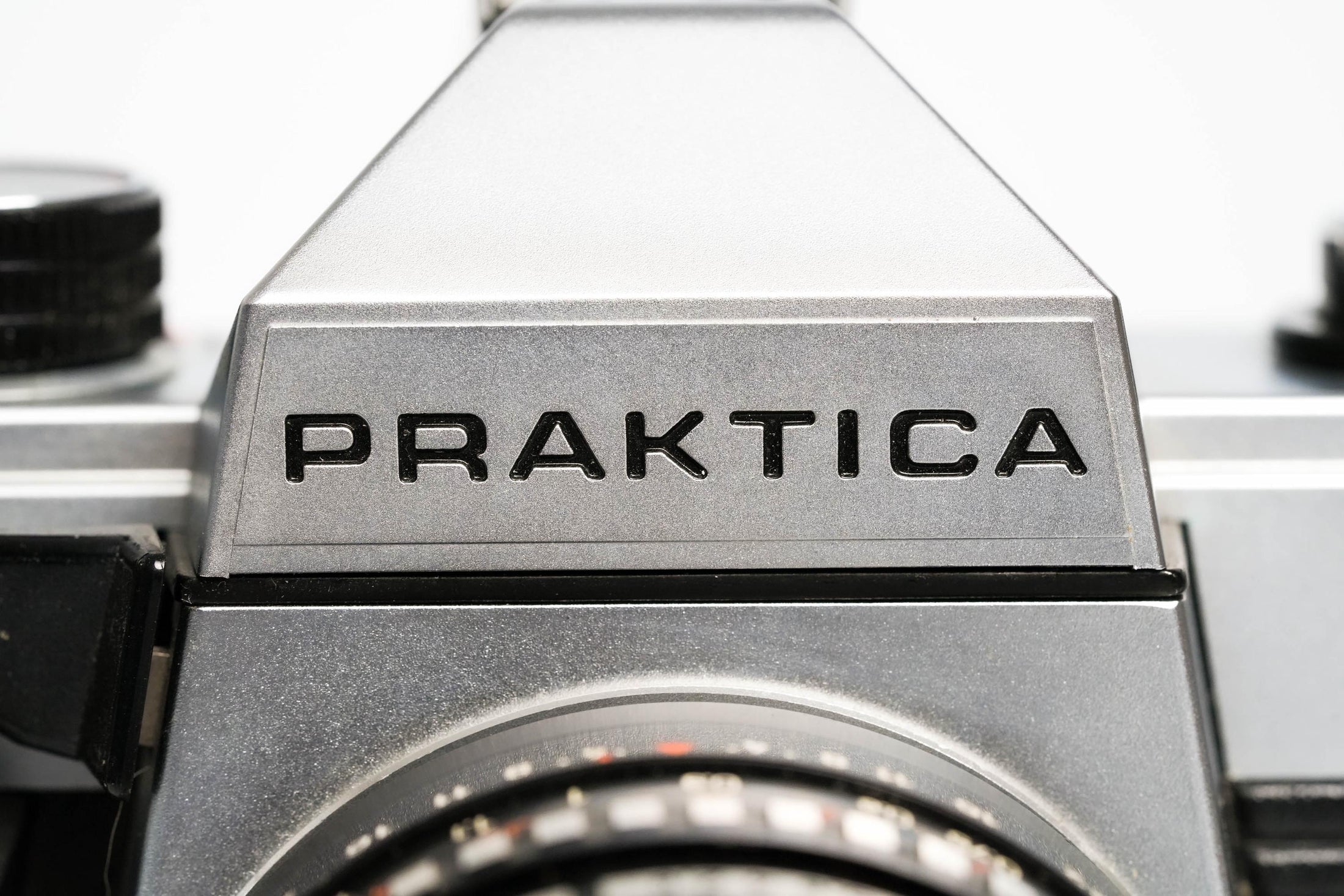 Praktica MTL 5 + Domiplan 50mm f/2.8 + gratis 35mm film – Betrouwbare vintage SLR