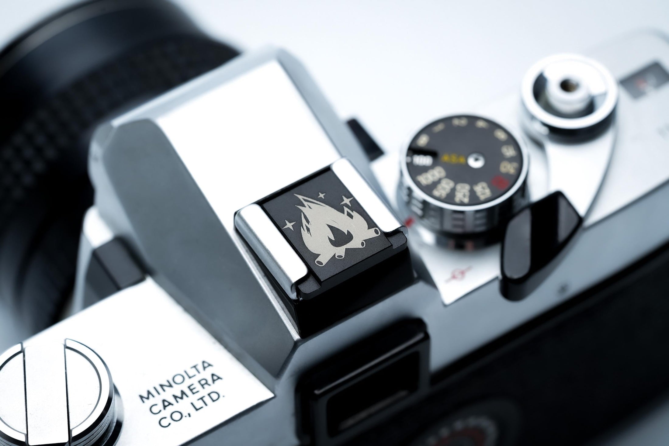 Hotshoe cover kampvuur gravure – lasergegraveerd zwart aluminium – camera accessoire voor Fujifilm X100VI, Sony, Canon