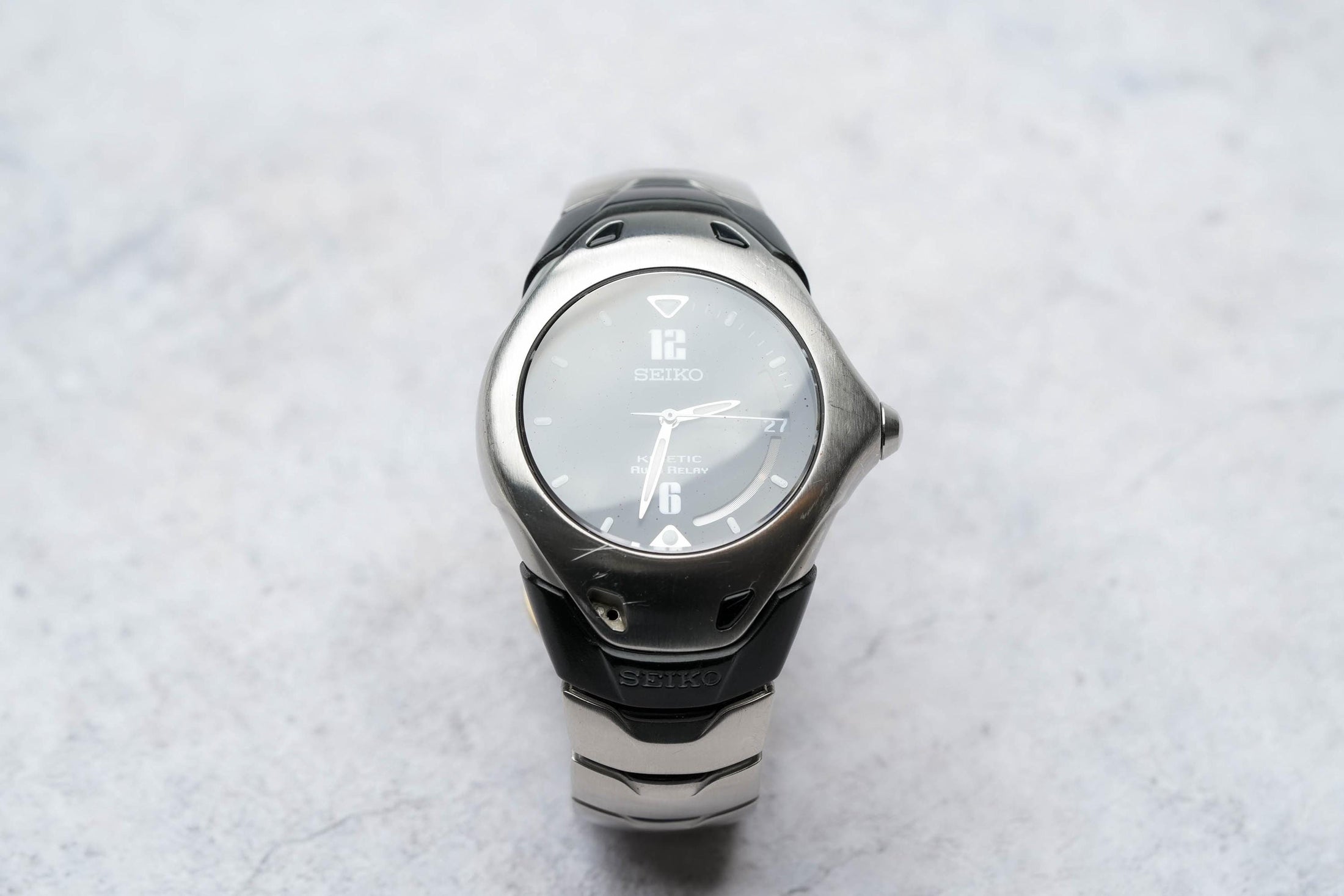 Seiko 5J22-0A70 – Innovatief Kinetic Auto Relay-horloge met Futuristisch Design by Unseend