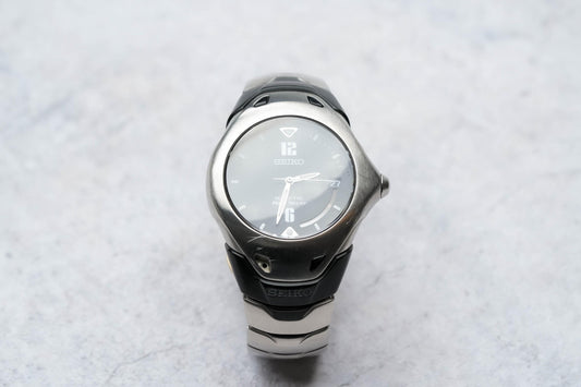 Seiko 5J22-0A70 – Innovatief Kinetic Auto Relay-horloge met Futuristisch Design by Unseend