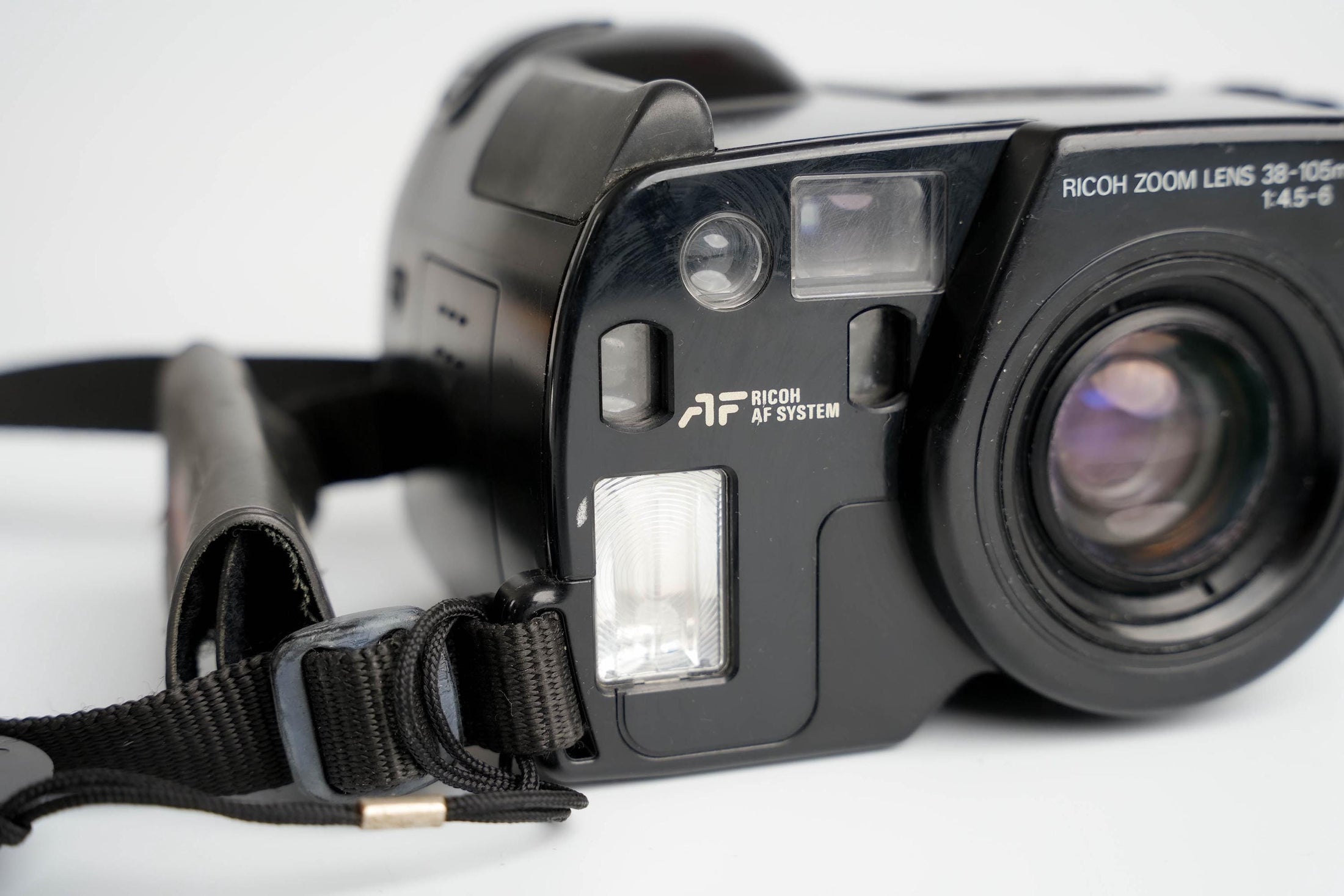 Ricoh Mirai 105: Retro Analoge Camera met Moderne Autofocus