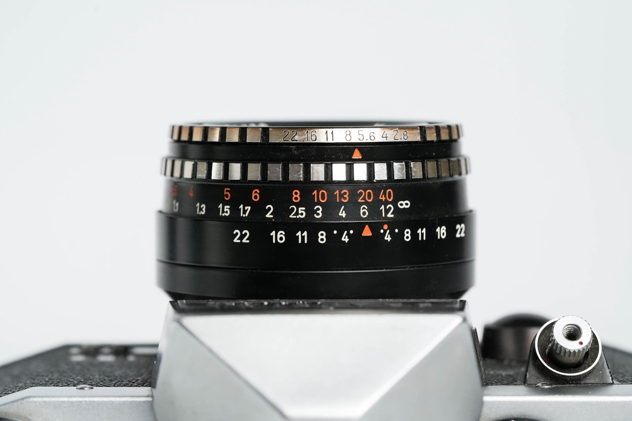 Praktica Super TL + Meyer-Optik Görlitz Domiplan 50mm f/2.8 + gratis 35mm film – Vintage SLR