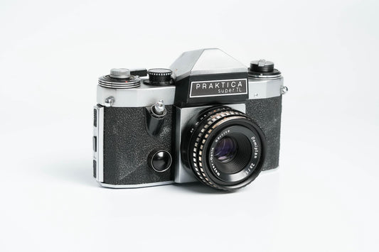 Praktica Super TL + Meyer-Optik Görlitz Domiplan 50mm f/2.8 + gratis 35mm film – Vintage SLR