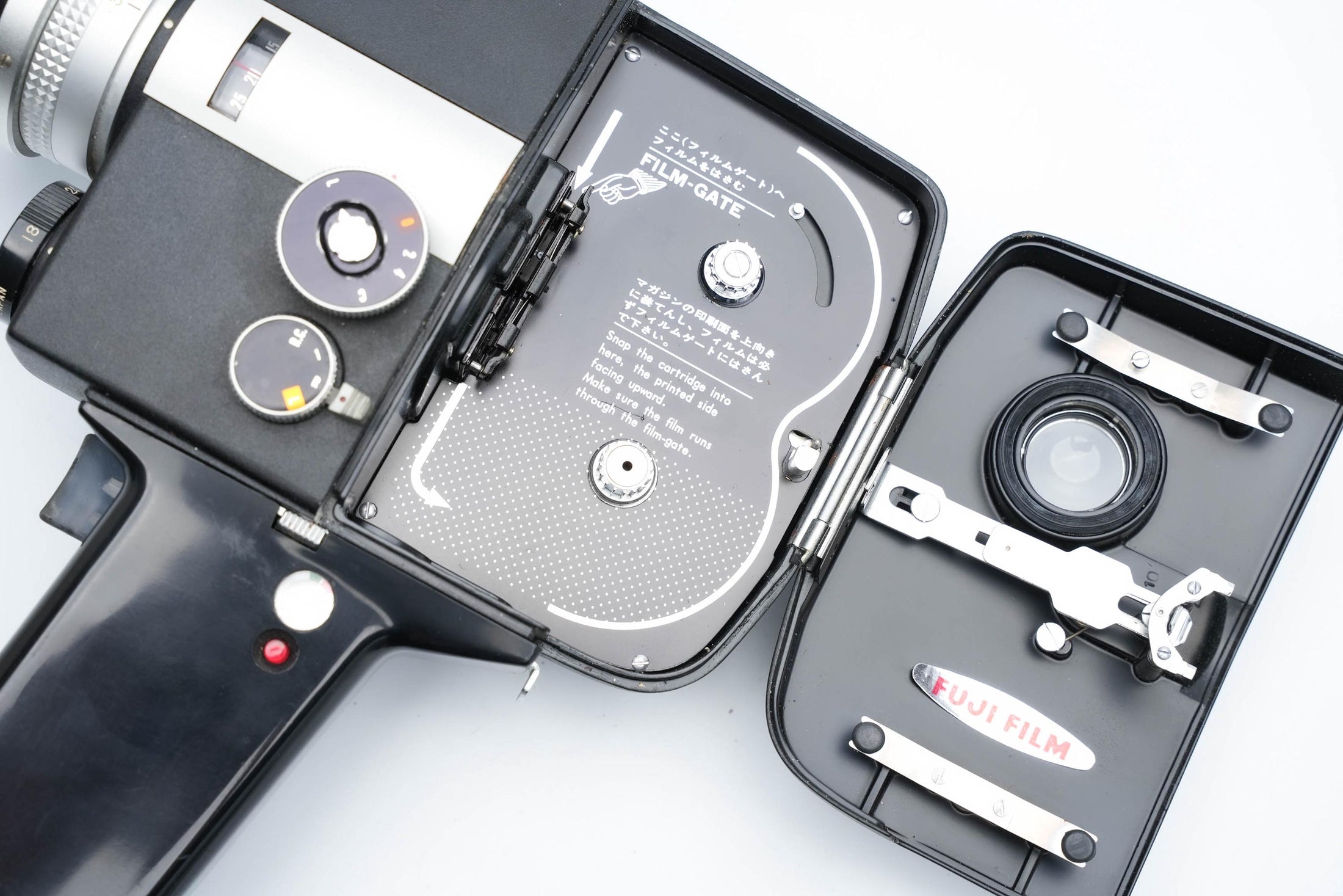 Fujica Single-8 Z2 met Motor Zoom Attachment – Vintage Super 8 Filmcamera