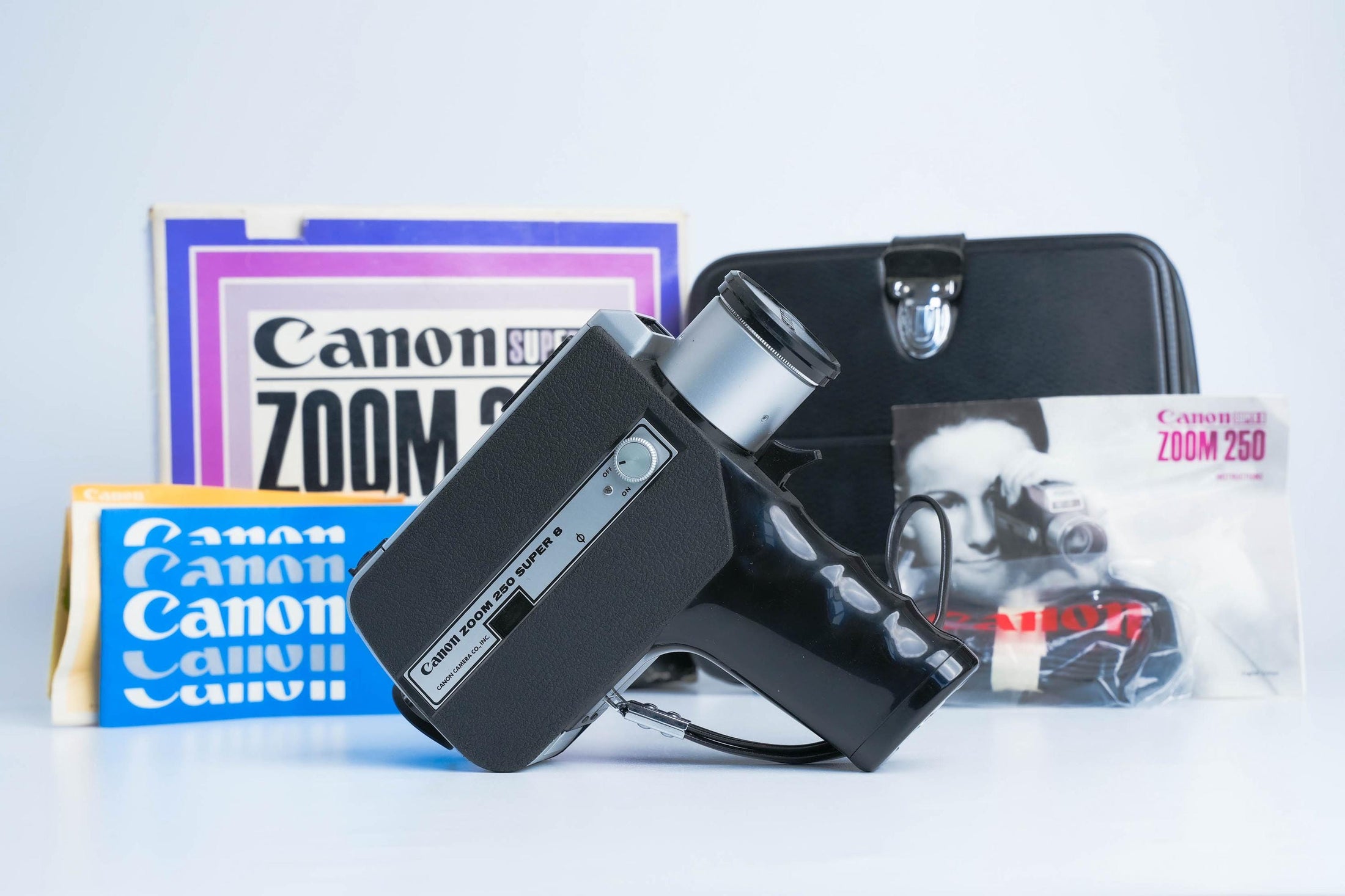 Canon Zoom 250 Super 8 – Vintage Filmcamera met 10.8-27mm Lens | Compleet en Werkend