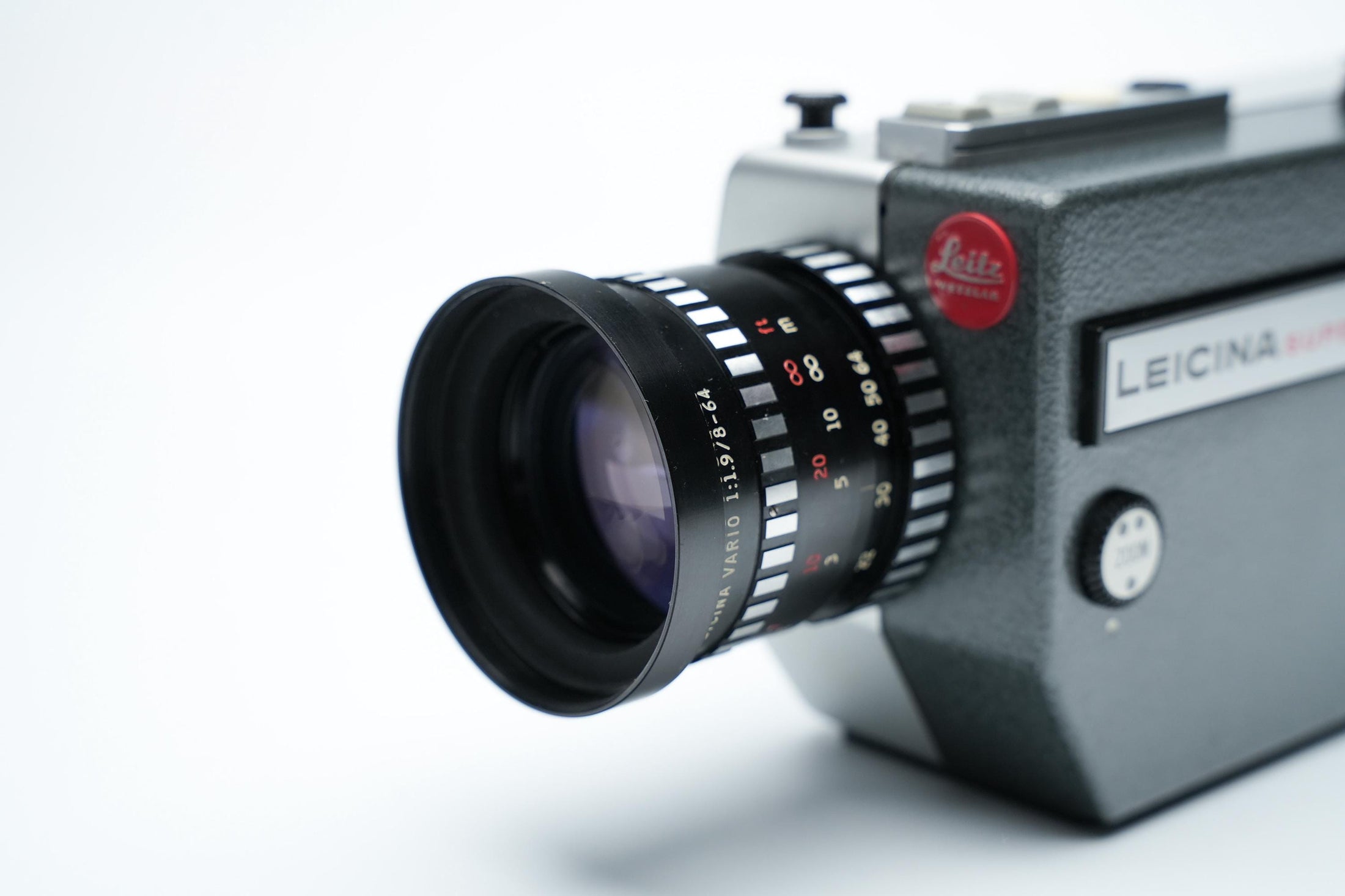 Leitz Leicina Super – Super 8 camera – 1970s – f/1.9 Vario 8–64mm lens – originele leren tas & handleiding