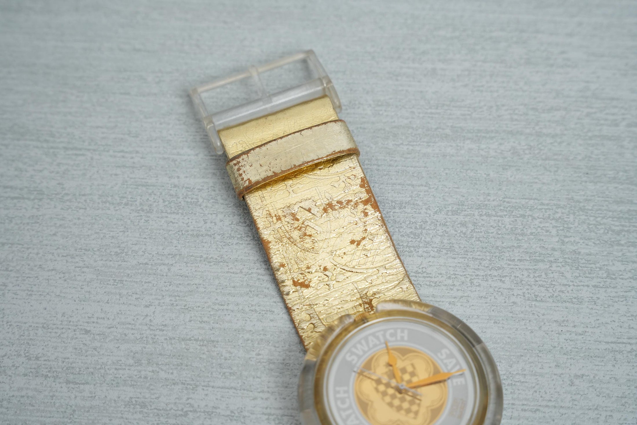 Vintage Pop Swatch "Guinevere" PWK169 – Uniek Gouden Design uit 1992