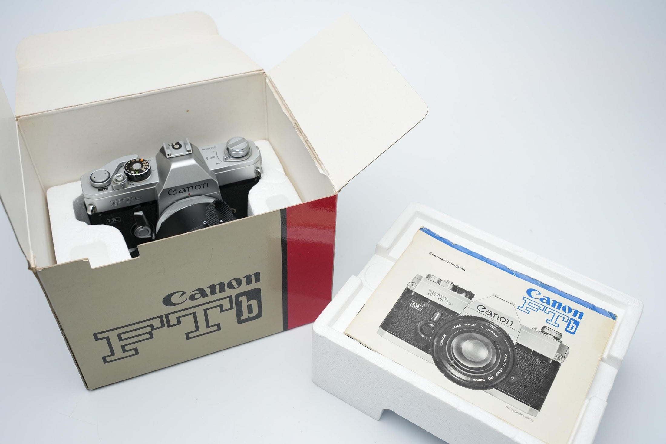 Canon FTb QL 35mm Spiegelreflexcamera met 50mm f/1.8 Lens – Compleet in Originele Doos