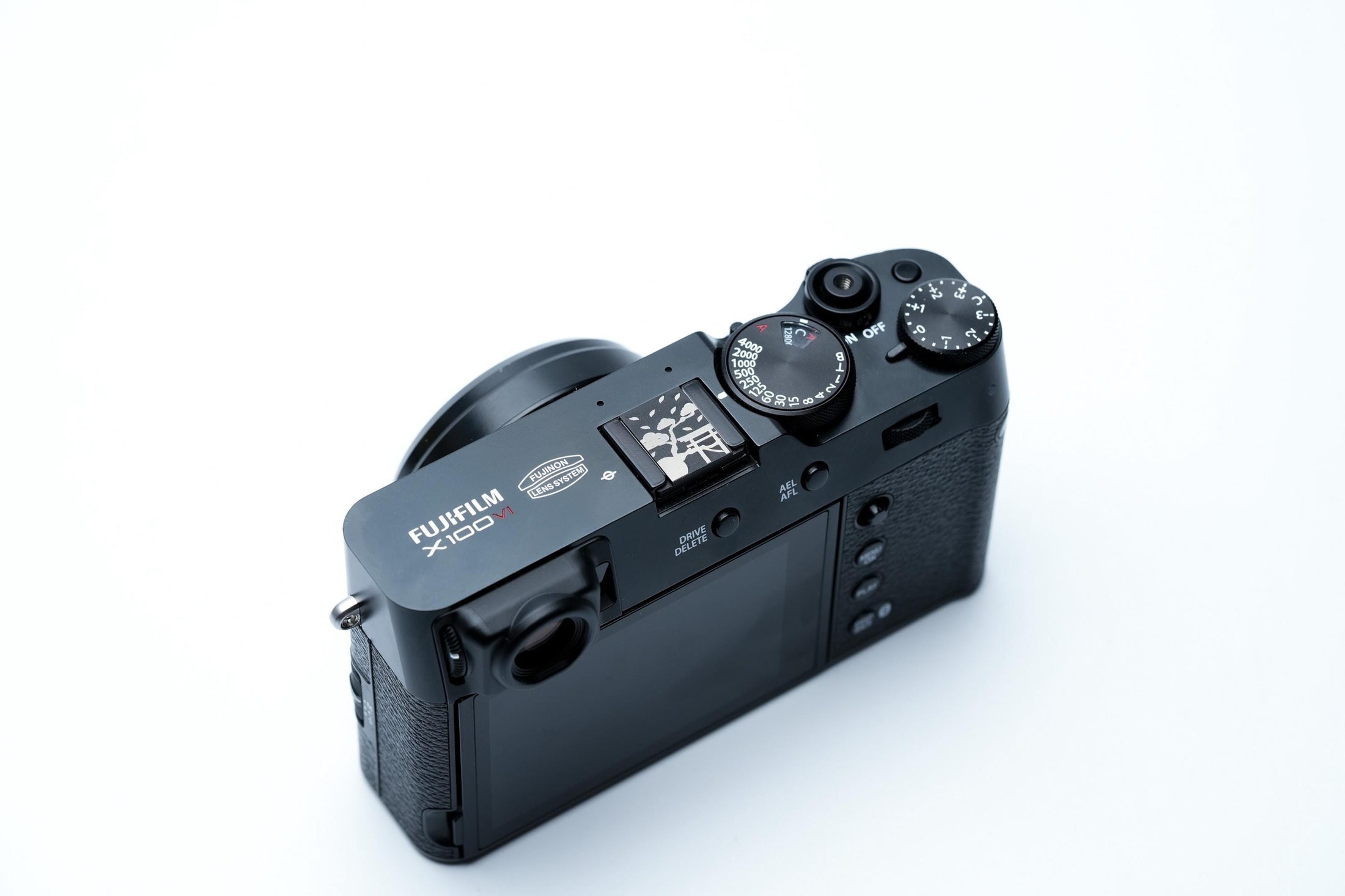 Aki no Kitsune flitsschoendeksel – Japans design – gelaserd aluminium – zwart gecoat