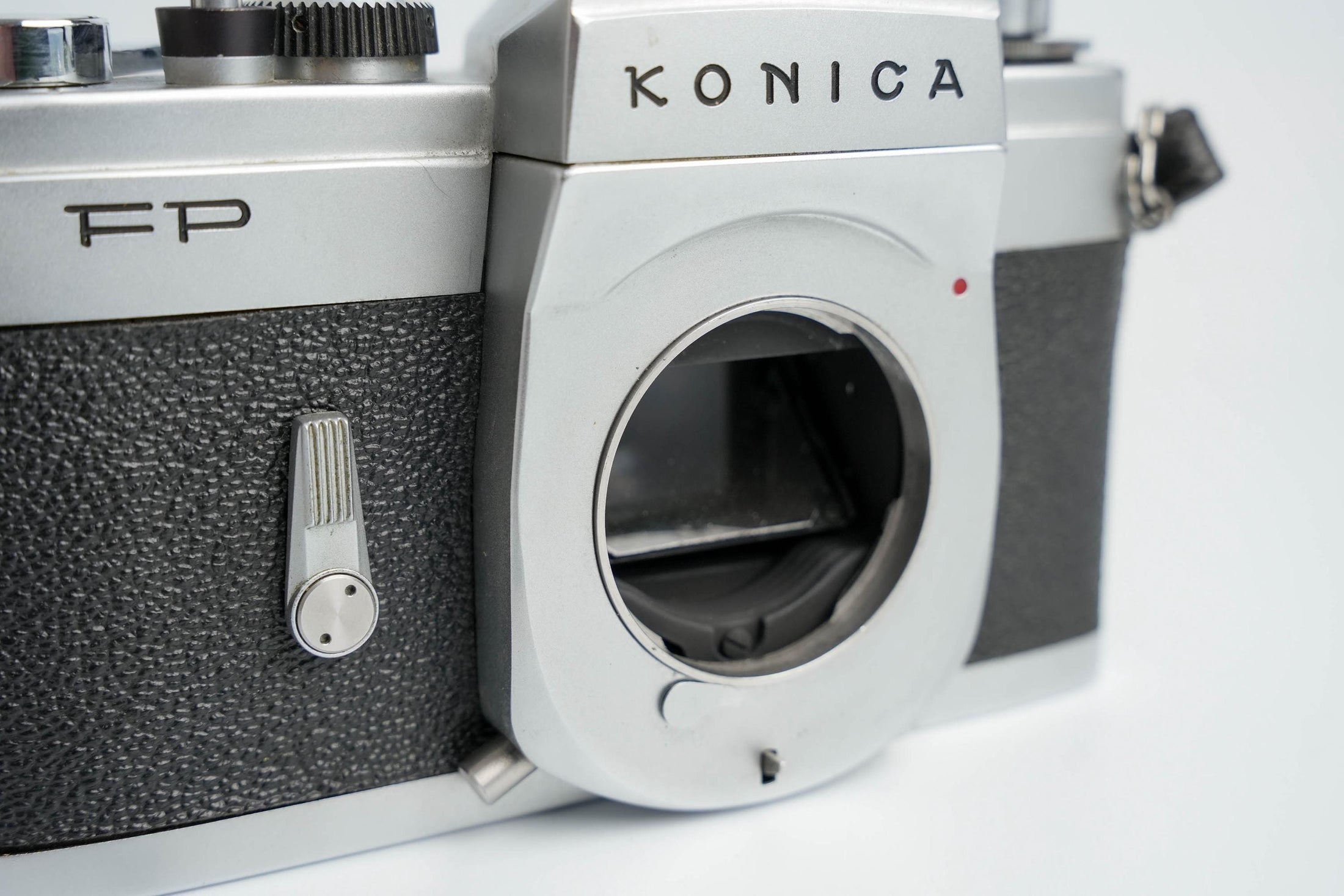 Konica FP – Klassieke 35mm SLR met Hexanon 135mm f/3.5 Lens – Getest en Werkend