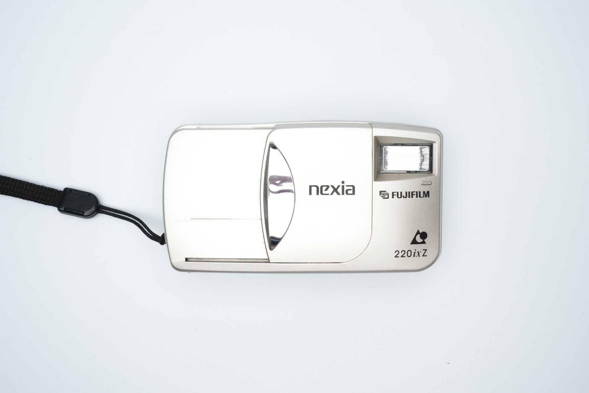 Fujifilm Nexia 220 ixZ | vintage 35mm film camera