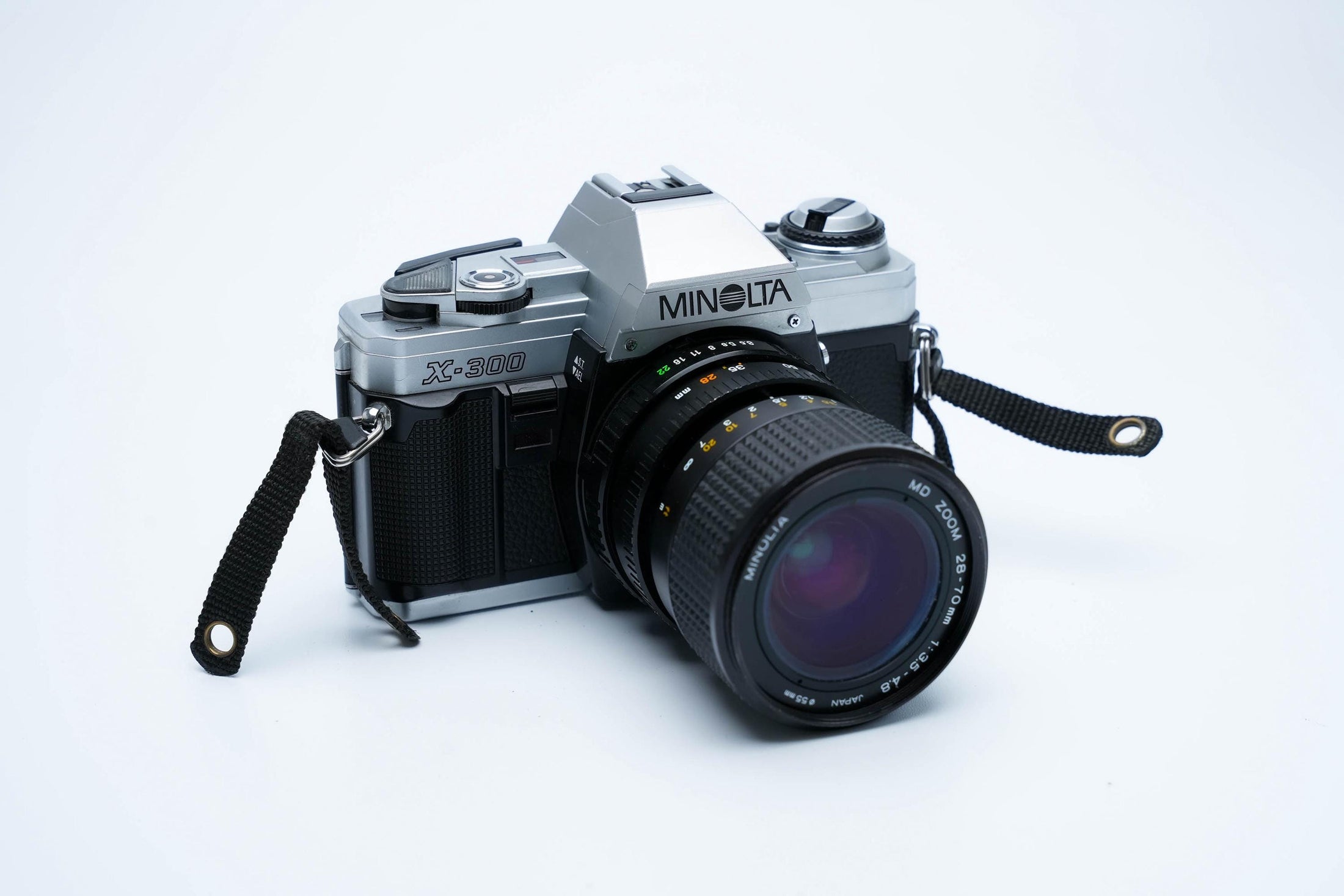 Minolta X-300 – MD Zoom 28-70mm f/3.5-4.8 + Gratis Kodak Gold