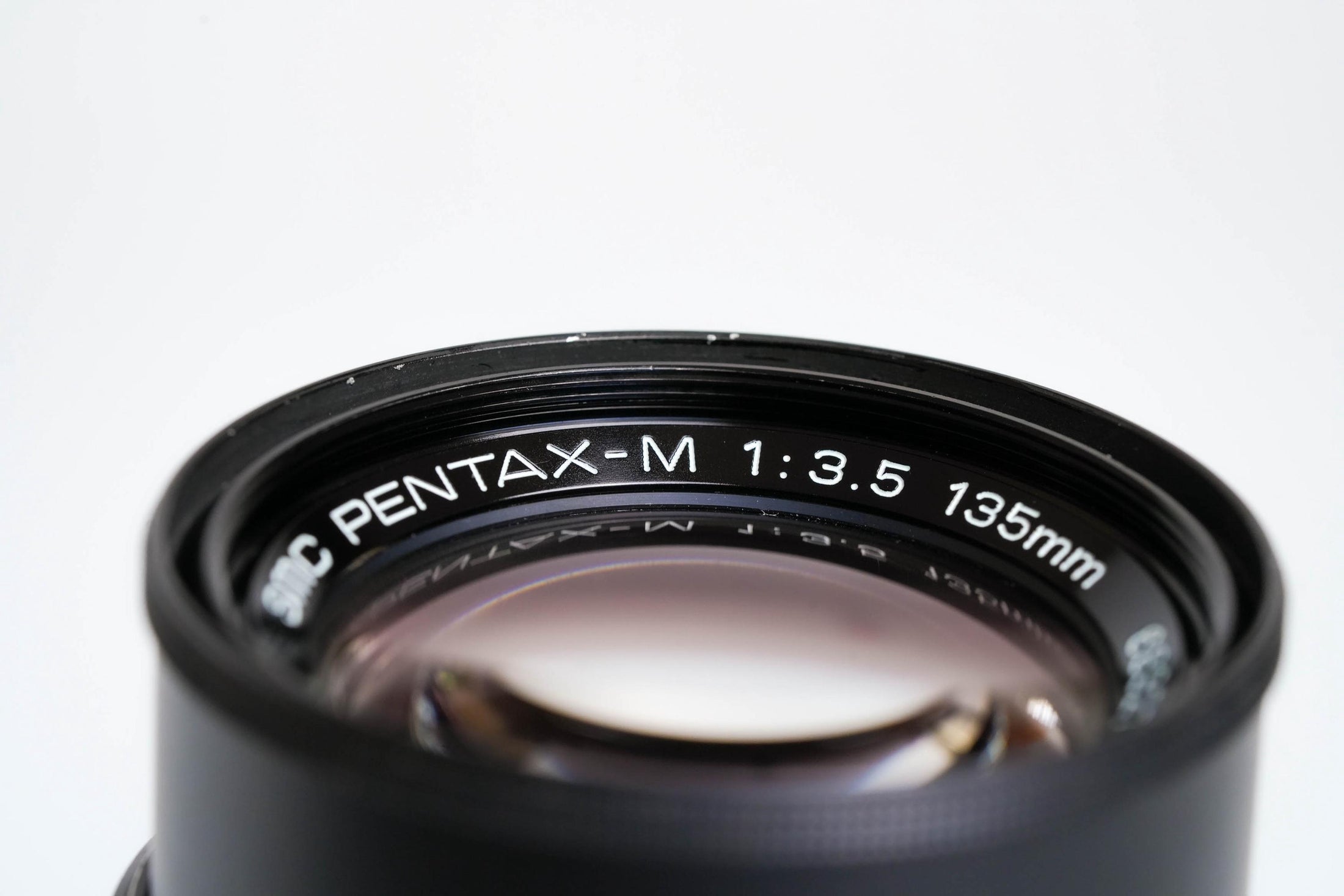 Pentax-M 135mm f3.5 – Compacte Telelens met Karakter