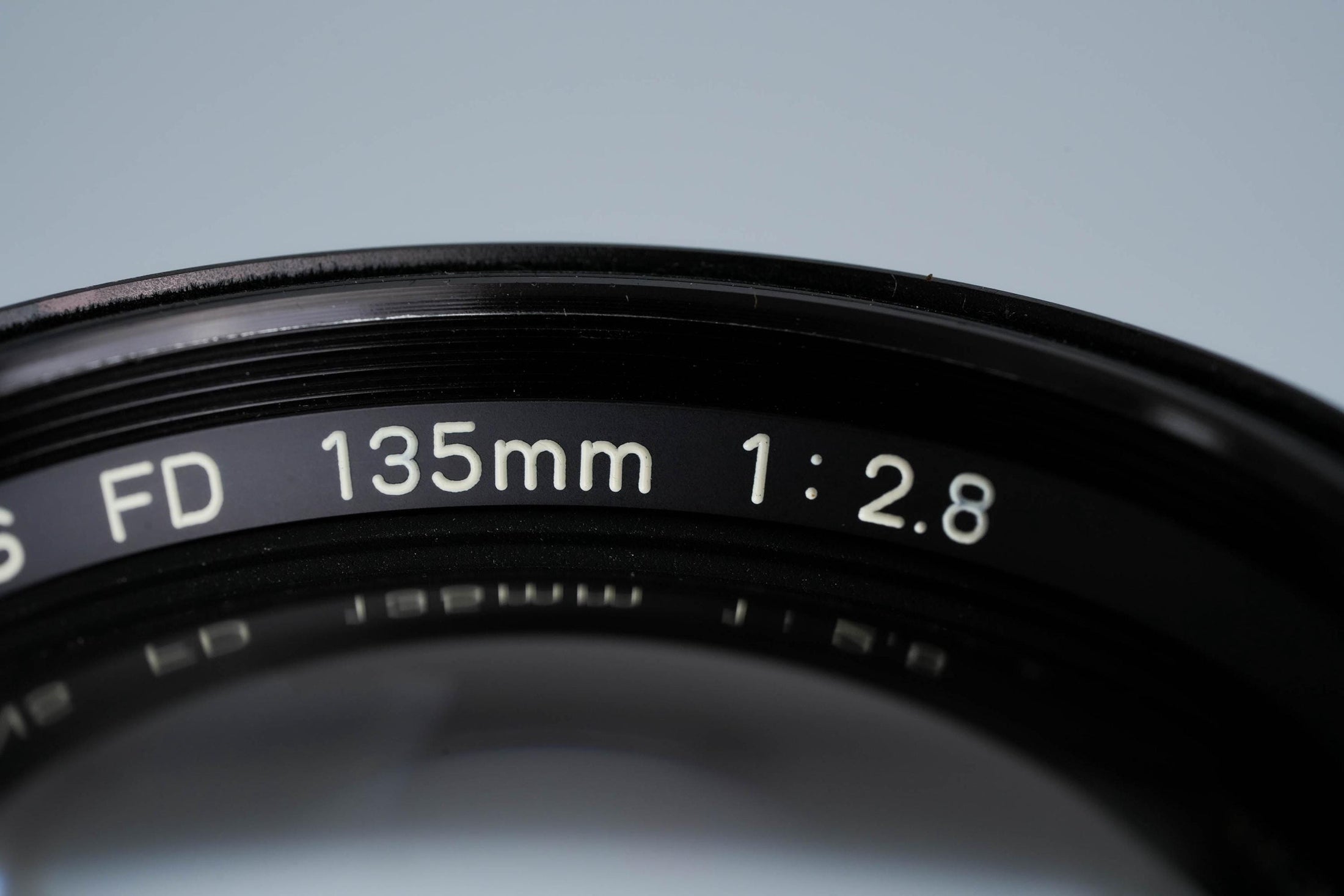 Canon FD 135mm f/2.8 Telelens – Krachtige Portretlens met Prachtige Bokeh