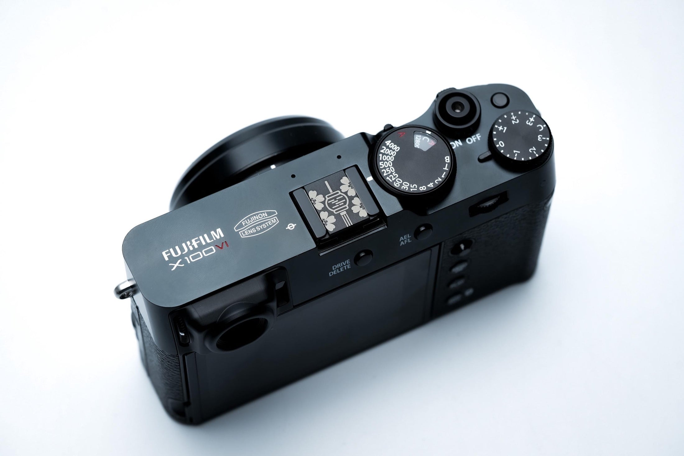 Hotshoe cover Chinese lantaarn – zwart aluminium – voor Fujifilm X100VI & analoge camera’s