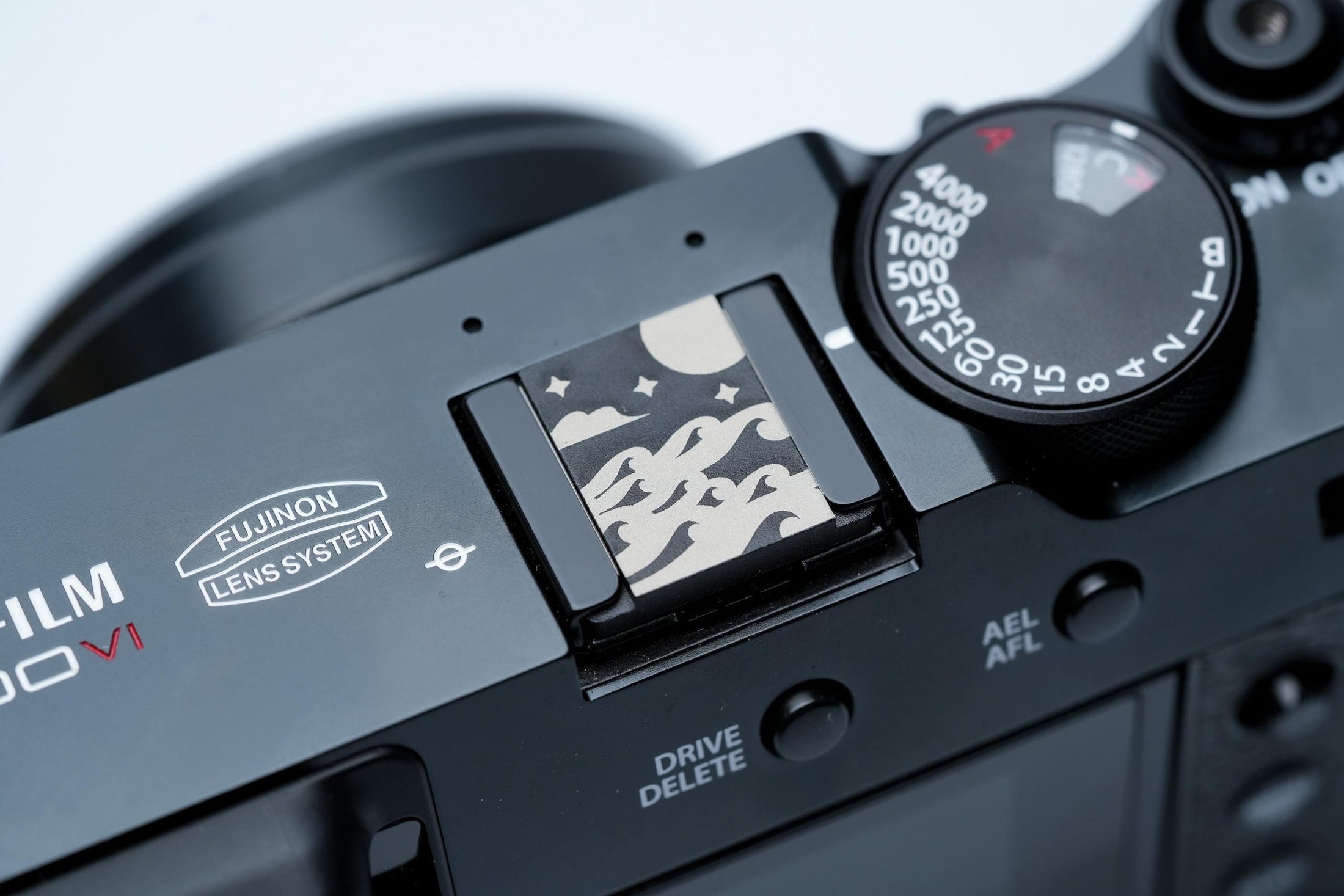 Aquarius Ocean flitsschoendeksel – wilde golven – gelaserd aluminium – zwart gecoat