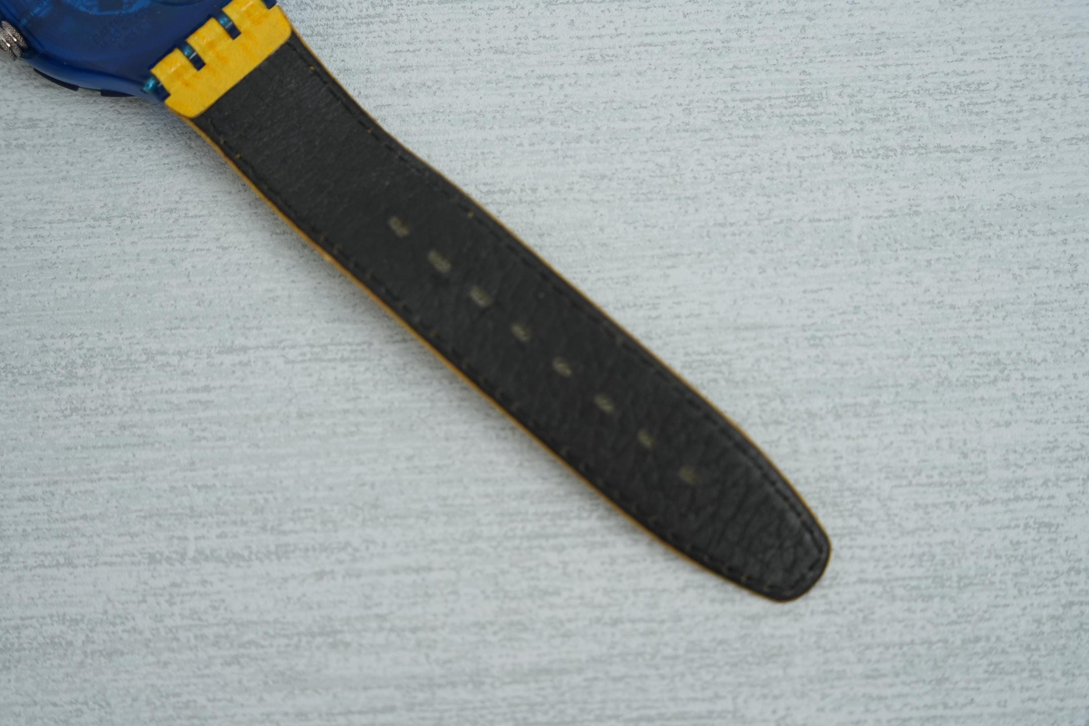 Swatch Scuba 200 "Divine" SDN102 – Vintage Duikhorloge 1990 met Gele Leren Band