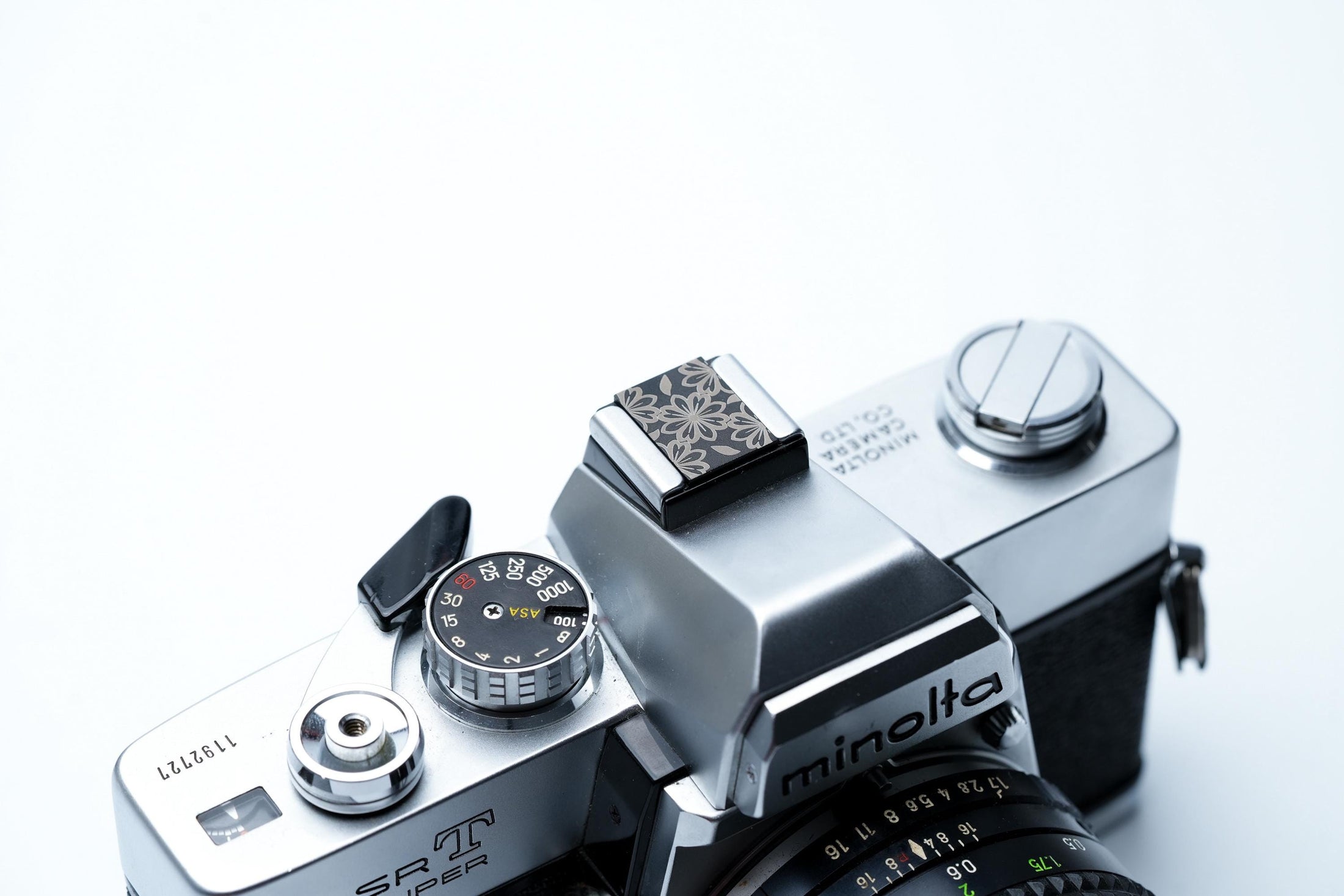 Flitsschoendeksel – Bloemenpatroon – blossom design – gelaserd aluminium – zwart gecoat