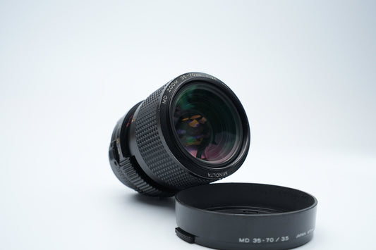 Minolta MD 35-70mm f/3.5 Macro Zoom Lens met Zonnekap